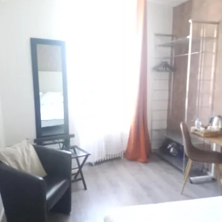 Hotel Logis La Bastide Des Oliviers 3*