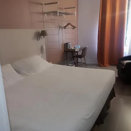 Hotel Logis La Bastide Des Oliviers Monflanquin