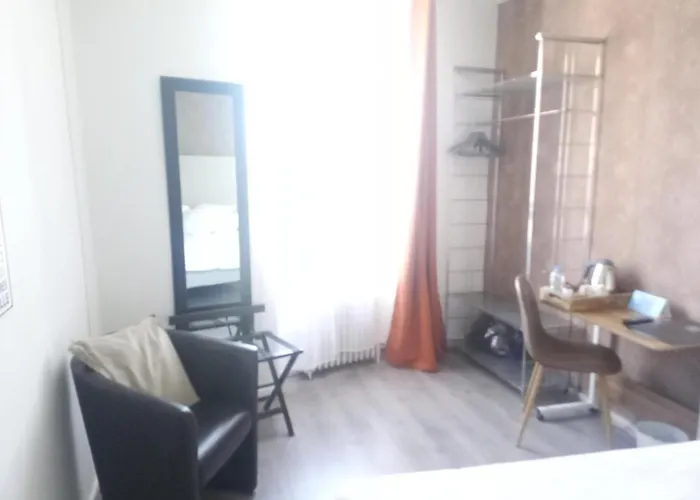 Hotel Logis La Bastide Des Oliviers 3*