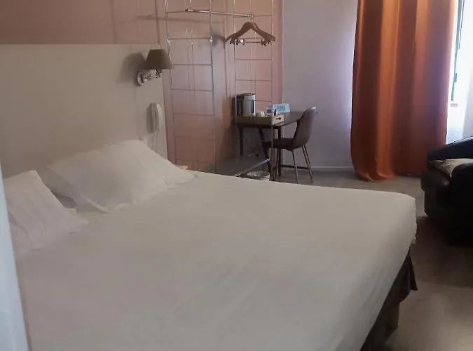 Hotel Logis La Bastide Des Oliviers Monflanquin