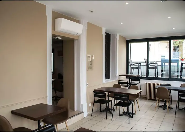 Hotel Logis La Bastide Des Oliviers 3*